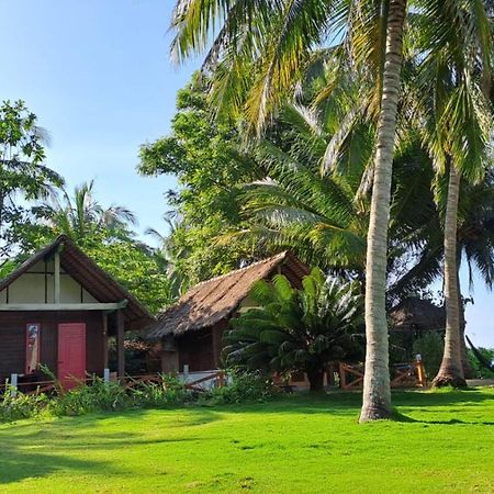 Bungalow Ilhas Karimunjava Exterior foto