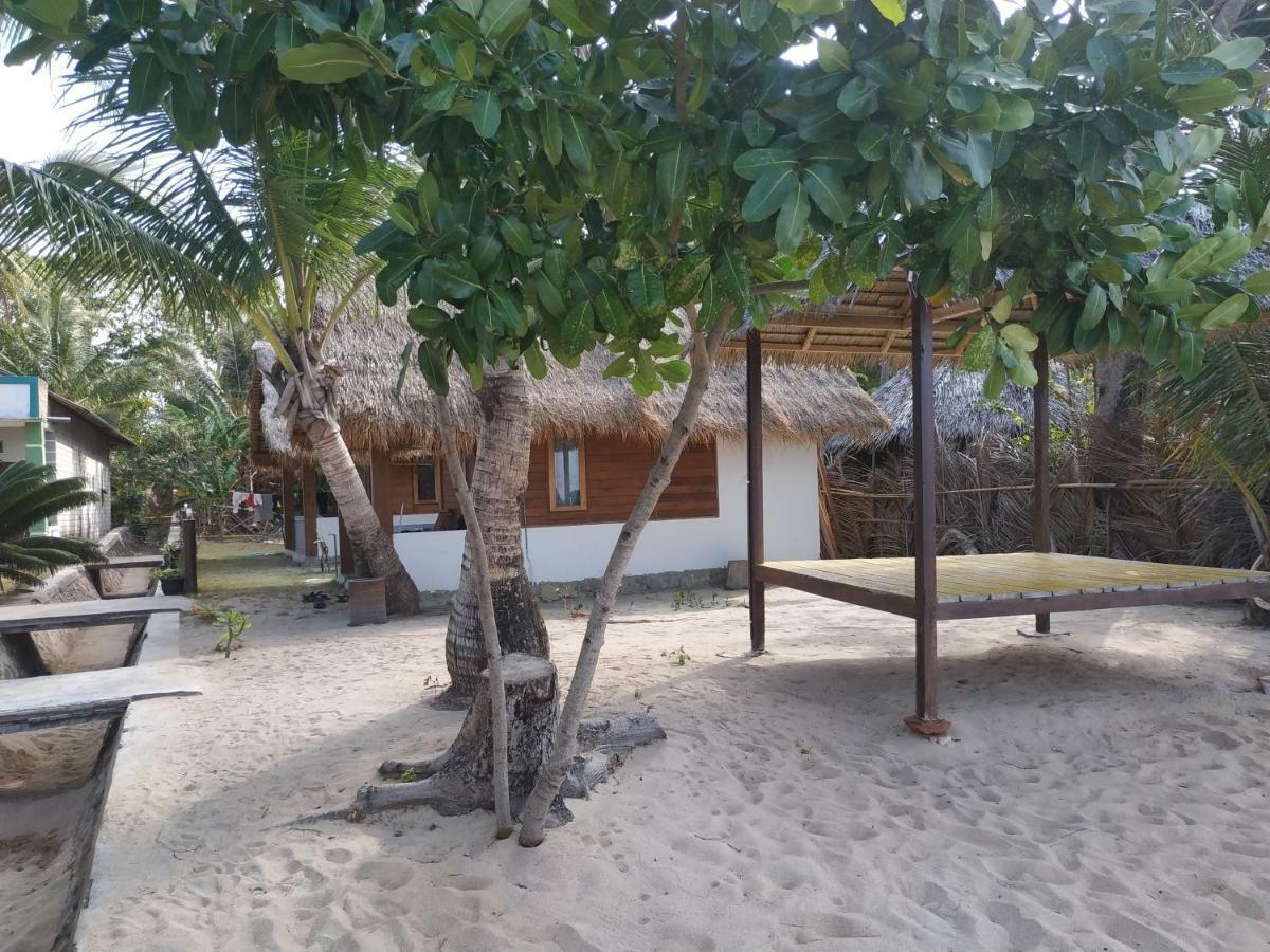 Bungalow Ilhas Karimunjava Exterior foto